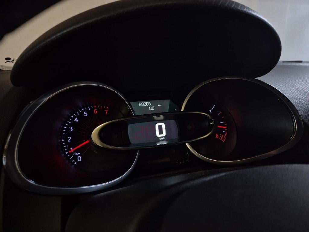 Renault Clio 0.9 tce limited / keyless / cruisecontrol / parkeersensoren