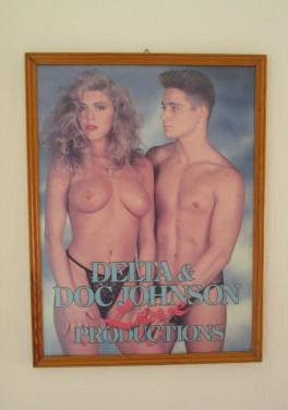 Delta Doc Johnson poster ,ingelijst achter ontspiegeld glas
