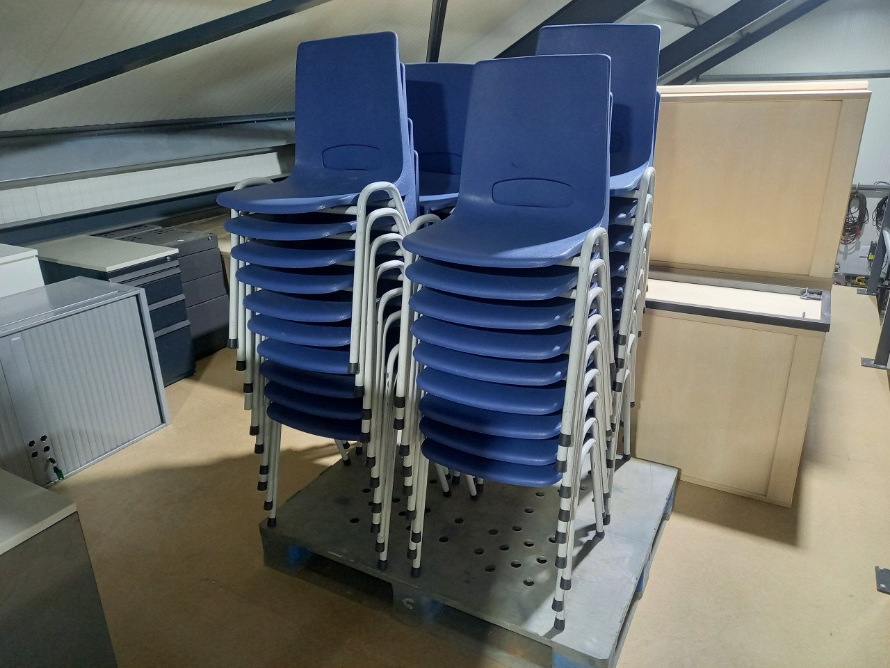 Kantinestoel stapelstoel