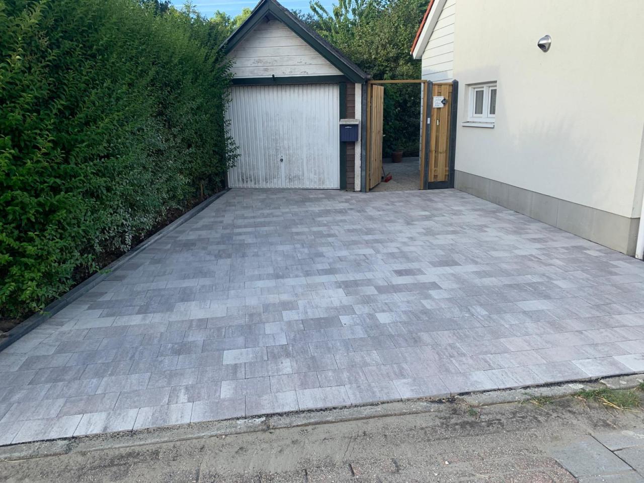 Tuinaanleg • Onderhoud • Bestrating • Schuttingen