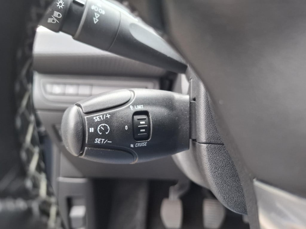 Peugeot 208 1.2 allure nav/clim/lmv/park