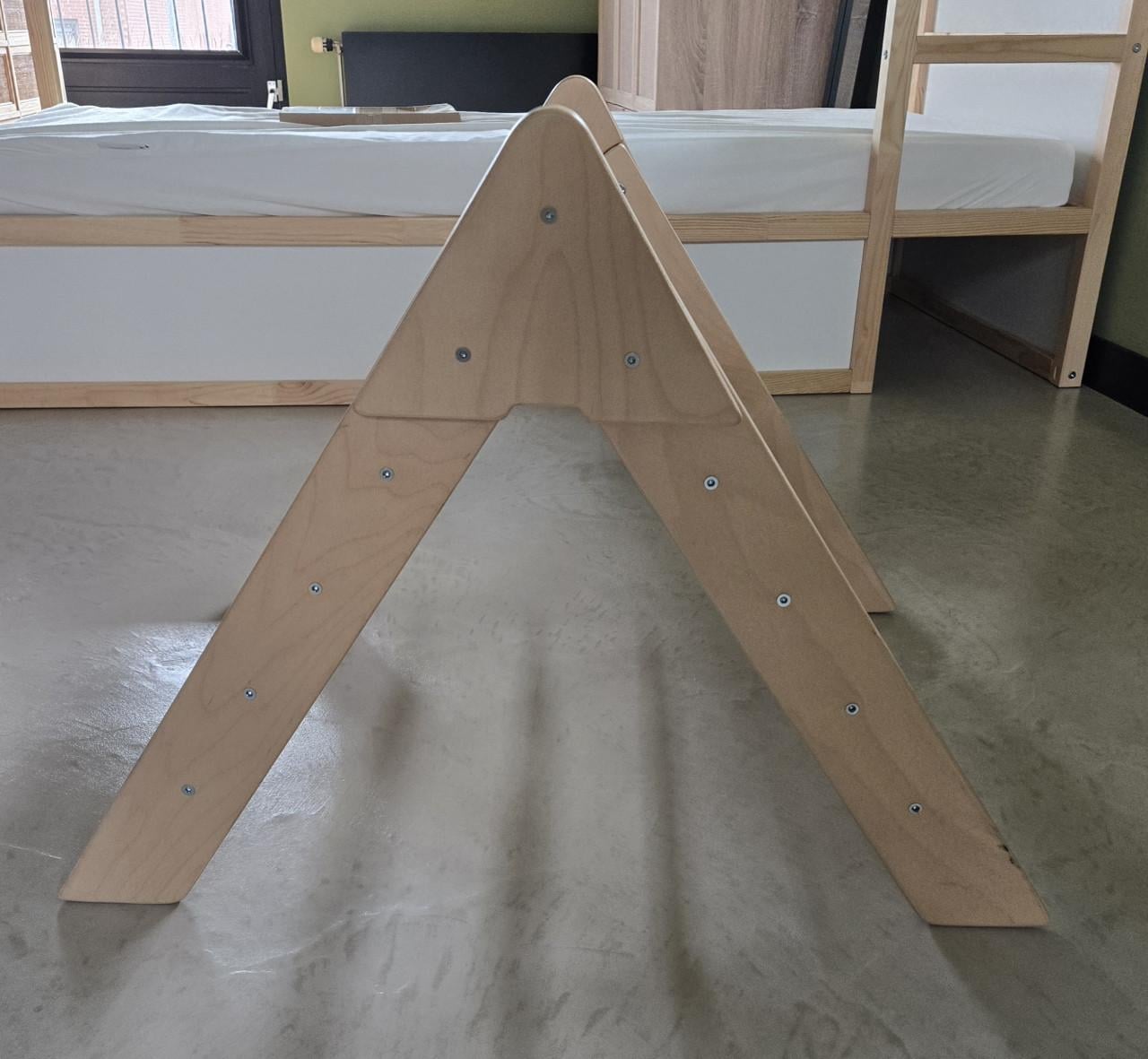 Houten glijbaan binnen