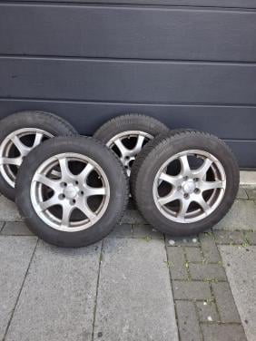 Te koop  winterbanden op licht metalen velgen
