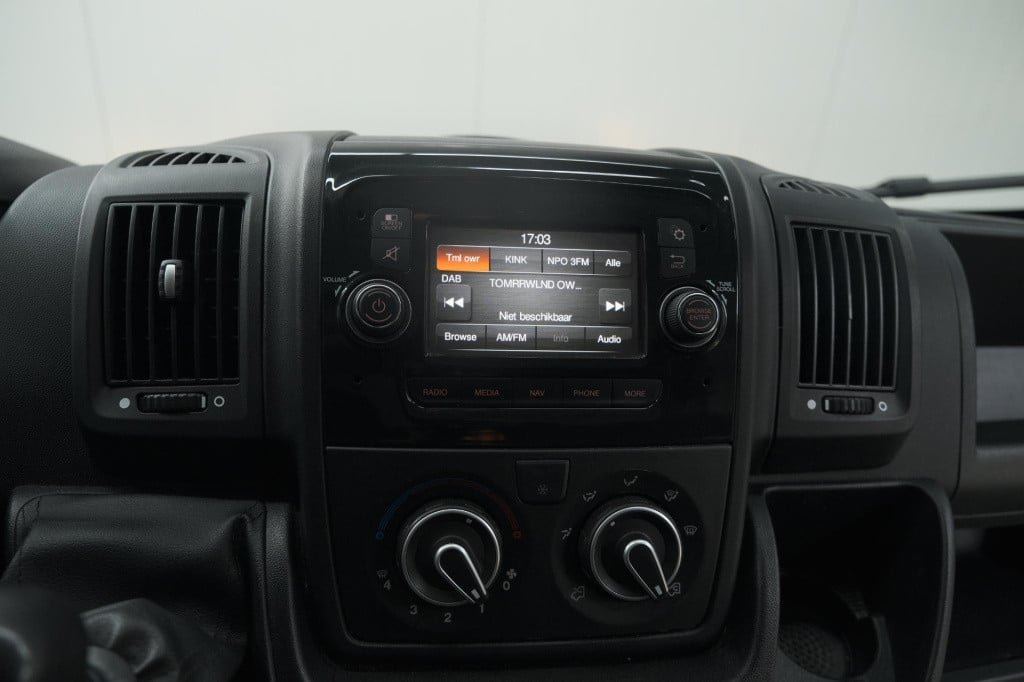 Peugeot Boxer 330 2.2 bluehdi 120 l1h1 premium | trekhaak | camera | betimm