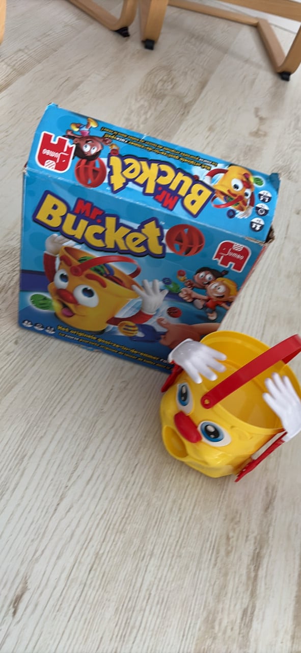 Mr. Bucket spel
