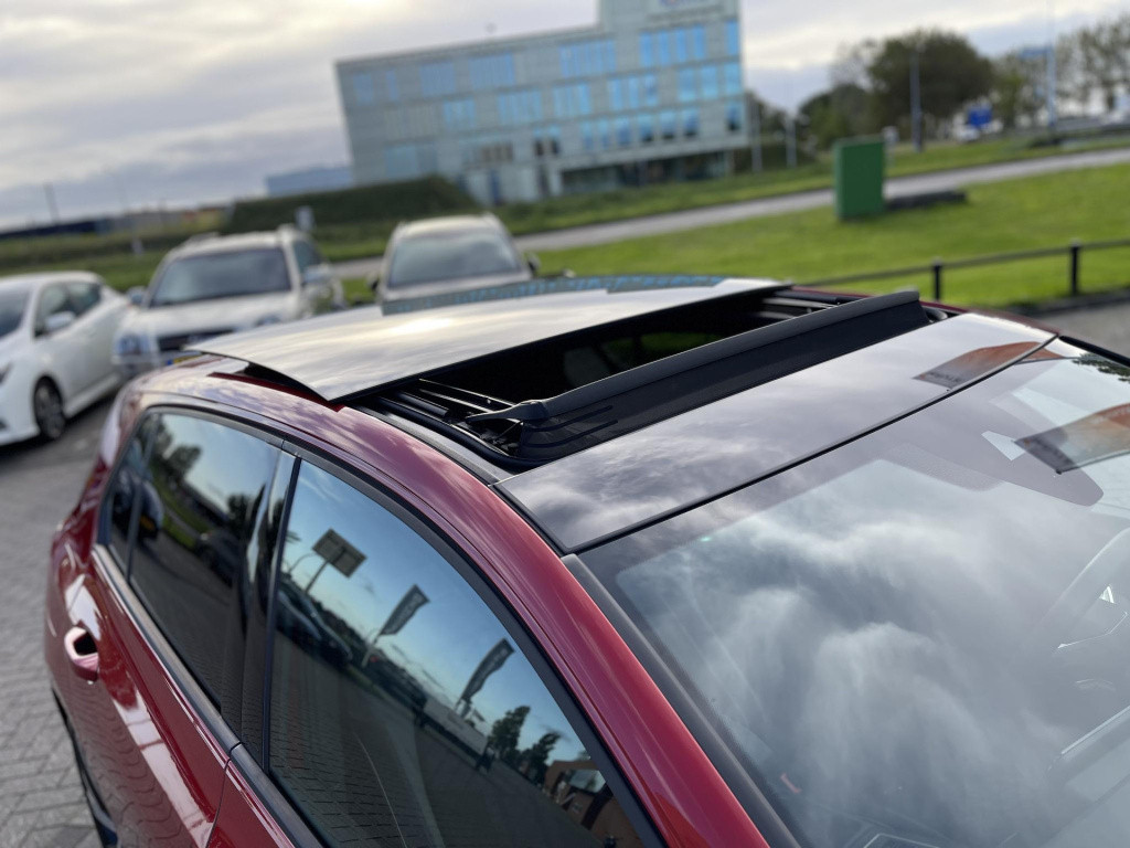 Volkswagen Golf 1.5 etsi r-line | panoramadak | harman/kardon | sportstoele