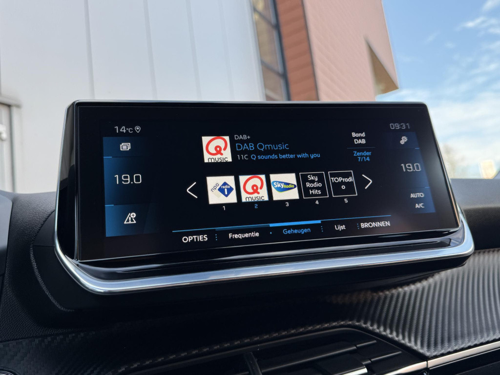 Peugeot 2008 1.2 puretech allure pack connect | trekhaak afneembaar| naviga
