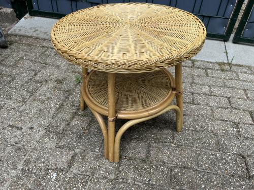 Rotan tafeltje