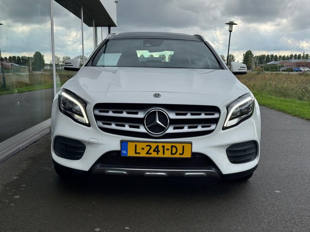 Mercedes-Benz Gla-klasse 200 amg line automaat , panoramaschuifdak , trekha