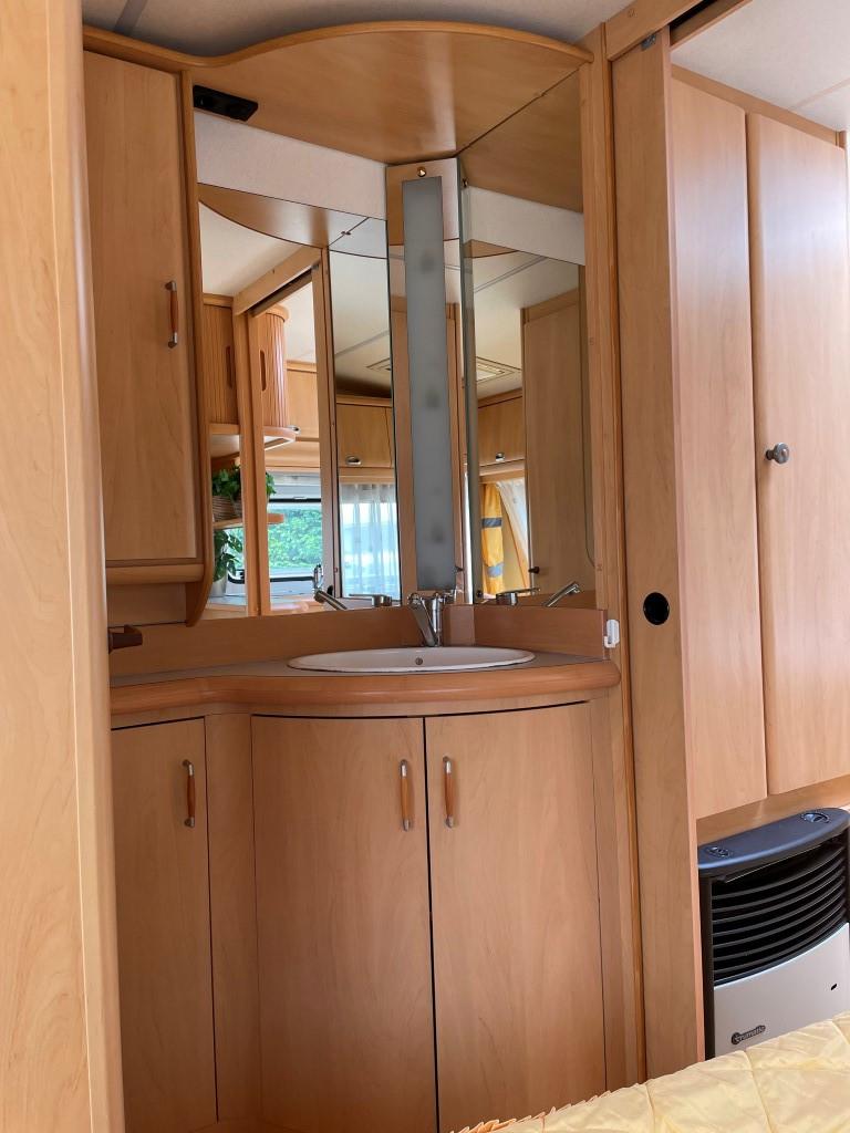 Hobby de Luxe 460 Ufe met mover