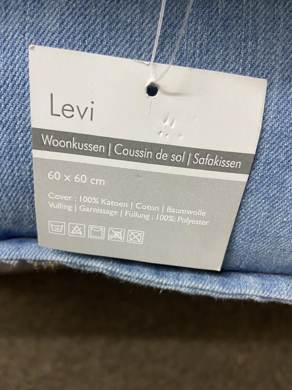 2 nieuwe sierkussens.