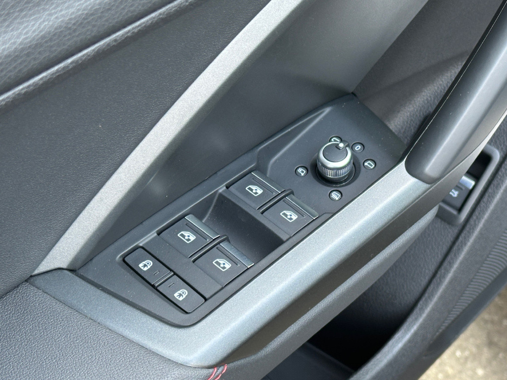 Audi Q3 sportback 45 tfsi e s-line | zwart optiek | camera | keyless | adap