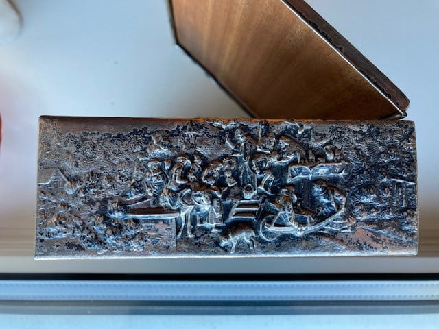 Verzilverde vintage reliëf box