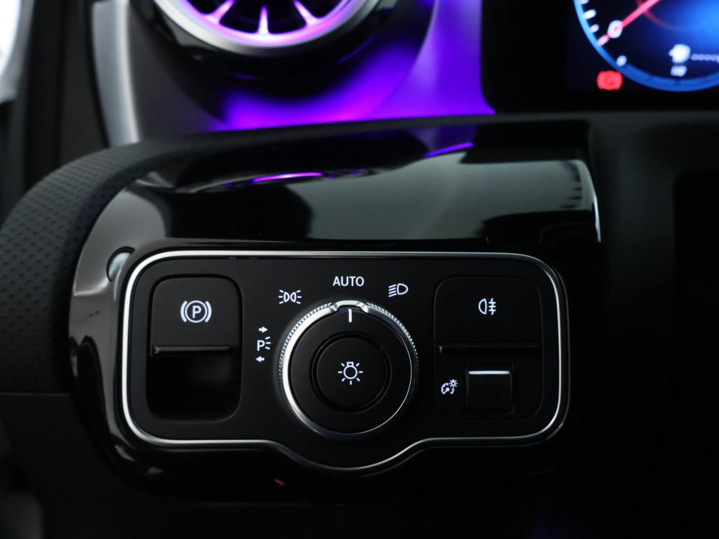 Mercedes-Benz A-Klasse 250 e business solution amg inclusief 24 maanden mb 