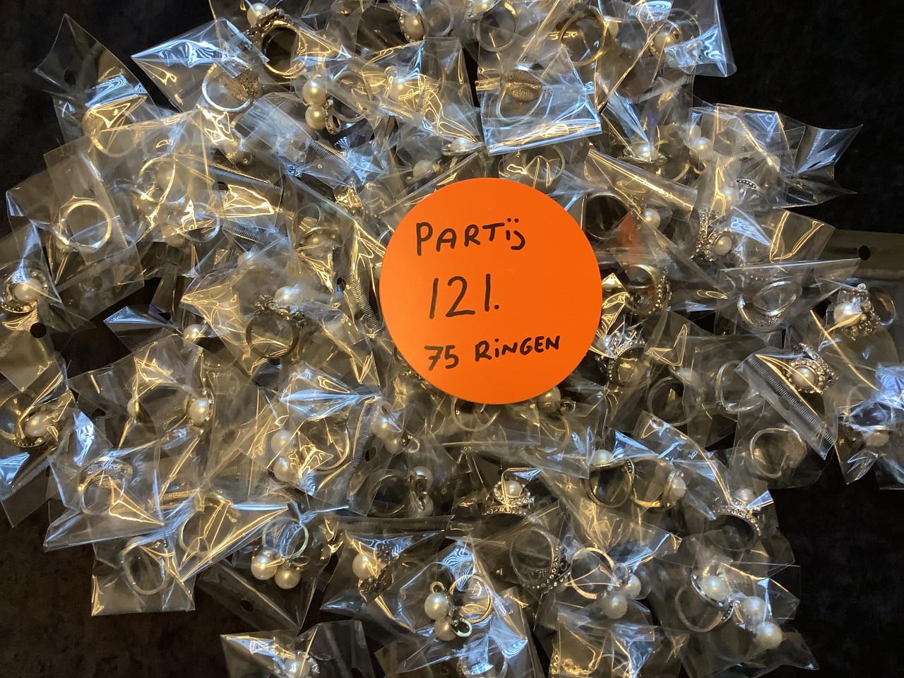 Partij hele mooie ringen ( partij 121) AANBIEDING !!!!!!