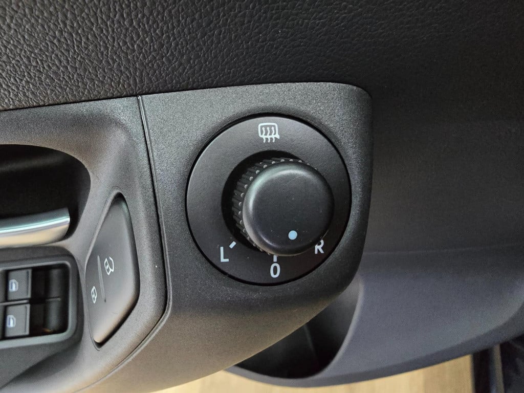 Volkswagen Polo occasion 1.2 tsi in zwart met cruisecontrol en sportieve lo