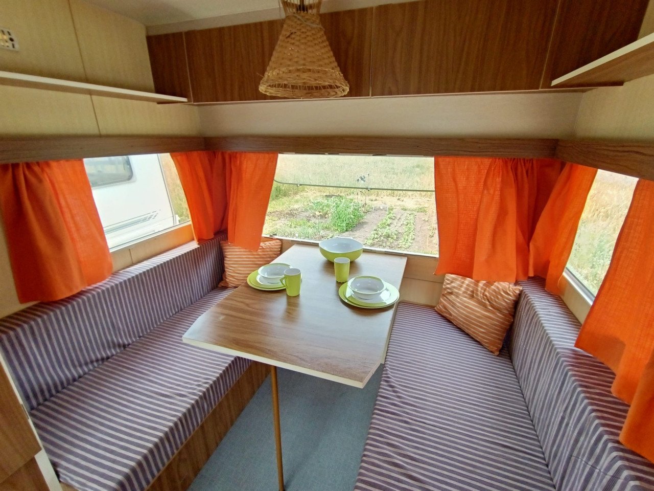 Uniek mooie Retro oldtimer 1974 , Wehl caravan met voortent
