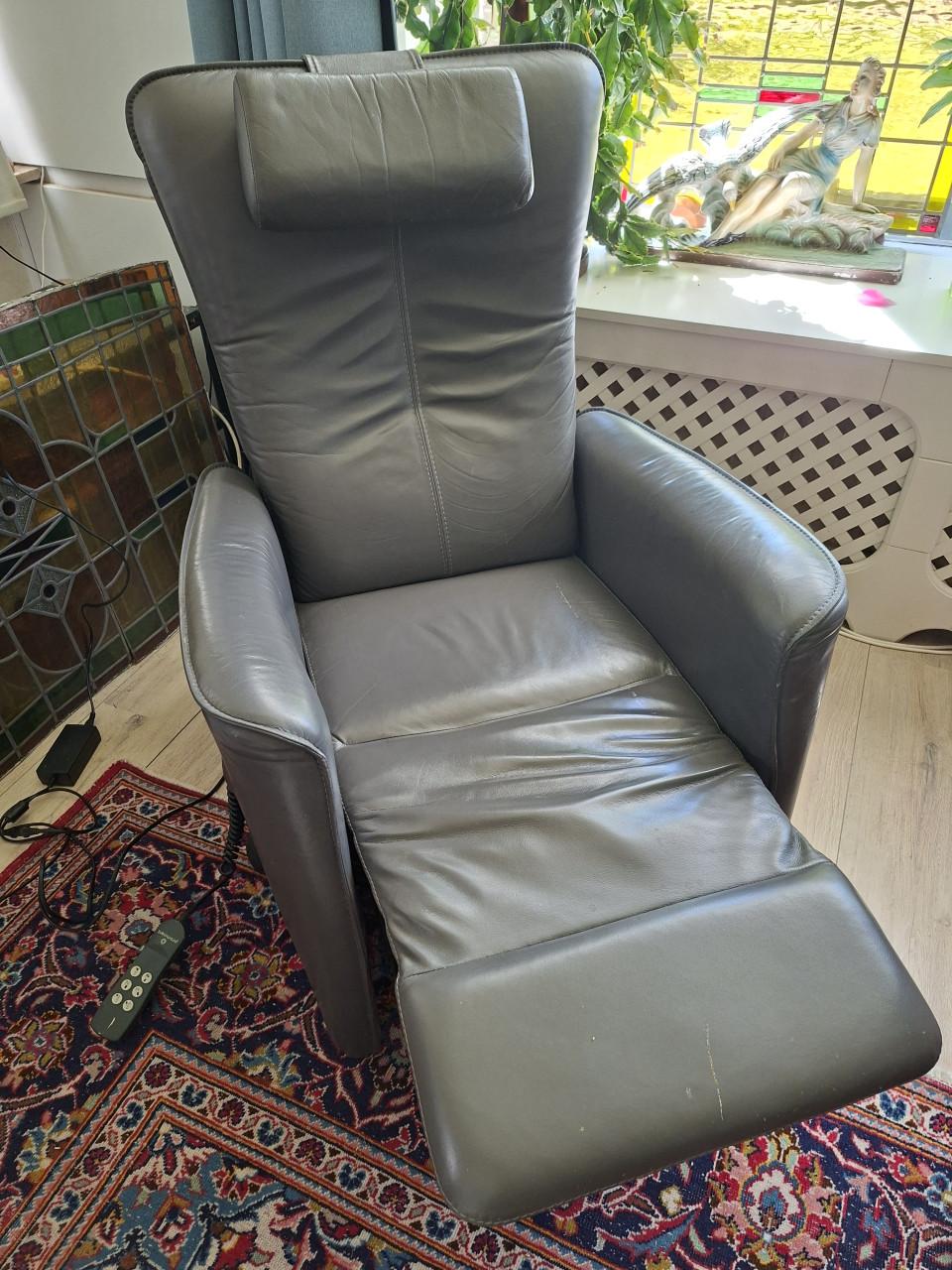 Prominent sta-op stoel, grijs leer
