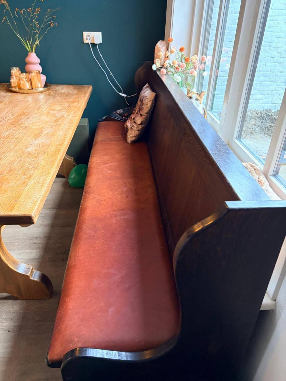 Mooie eikenhouten kerkbank