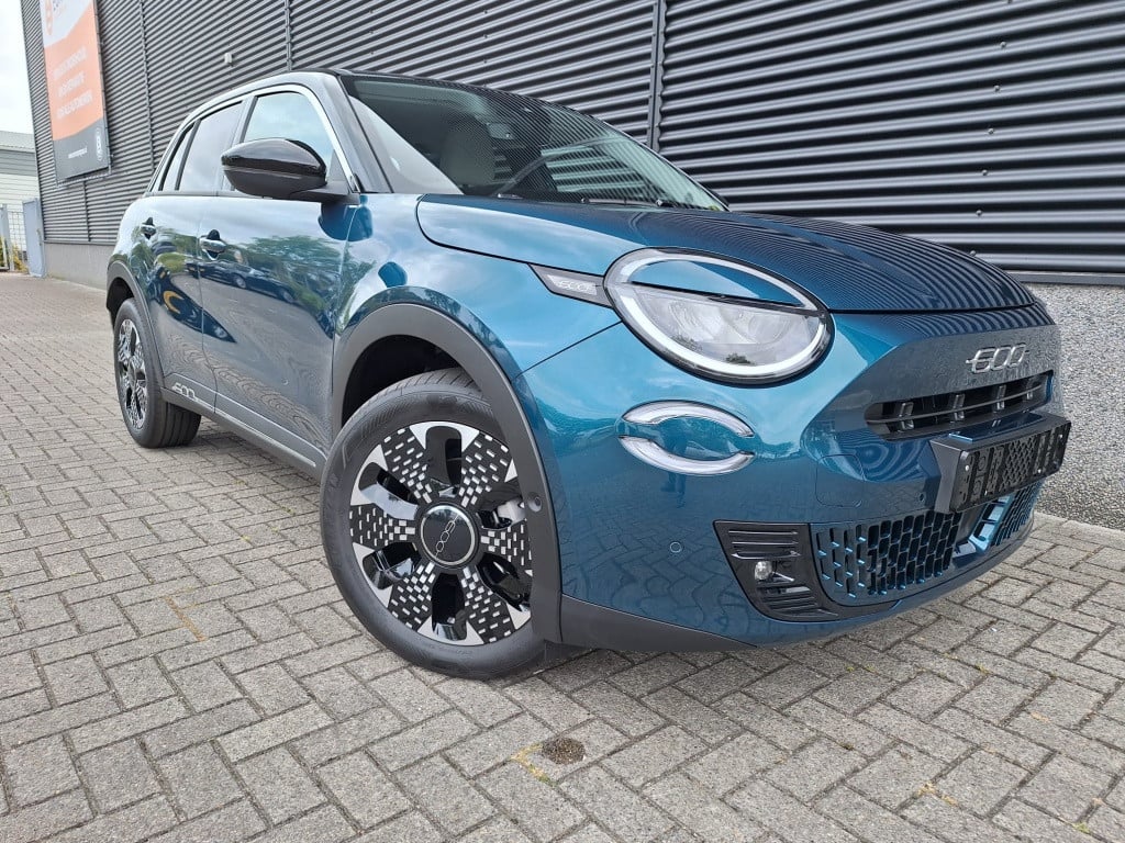 Fiat 600 1.2 hybrid 110 la prima (due colori)