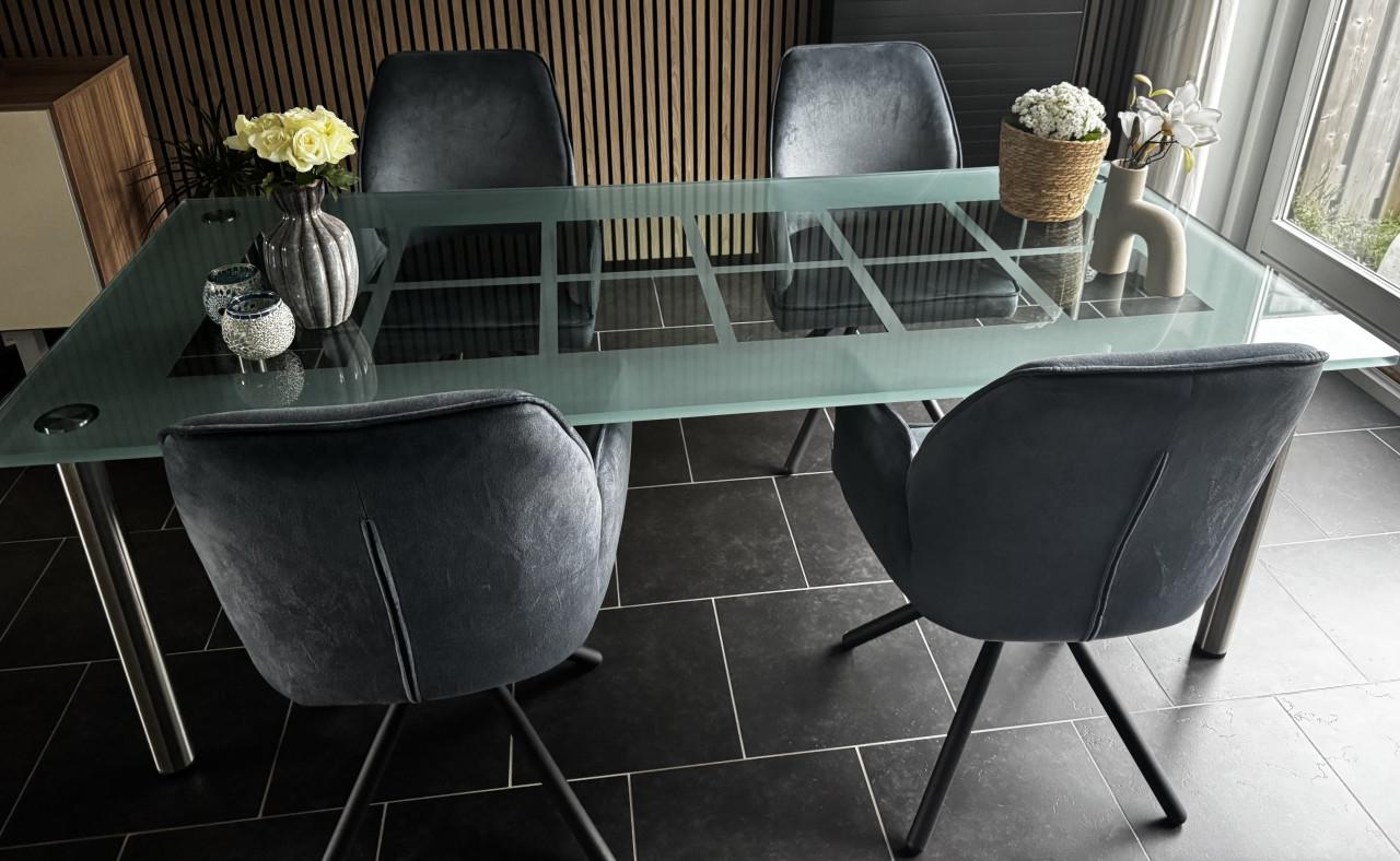 Glazen eettafel met afneembare aluminium poten