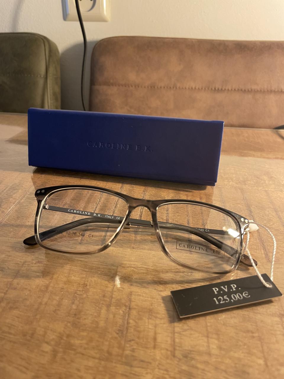 Nieuwe brillenmontuur