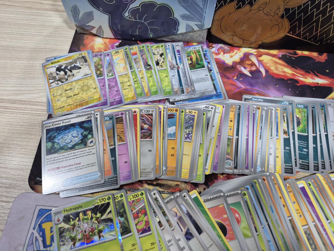 Mooie set van 800+ pokemon kaarten.
