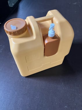 Jerrycan met zeeppompje