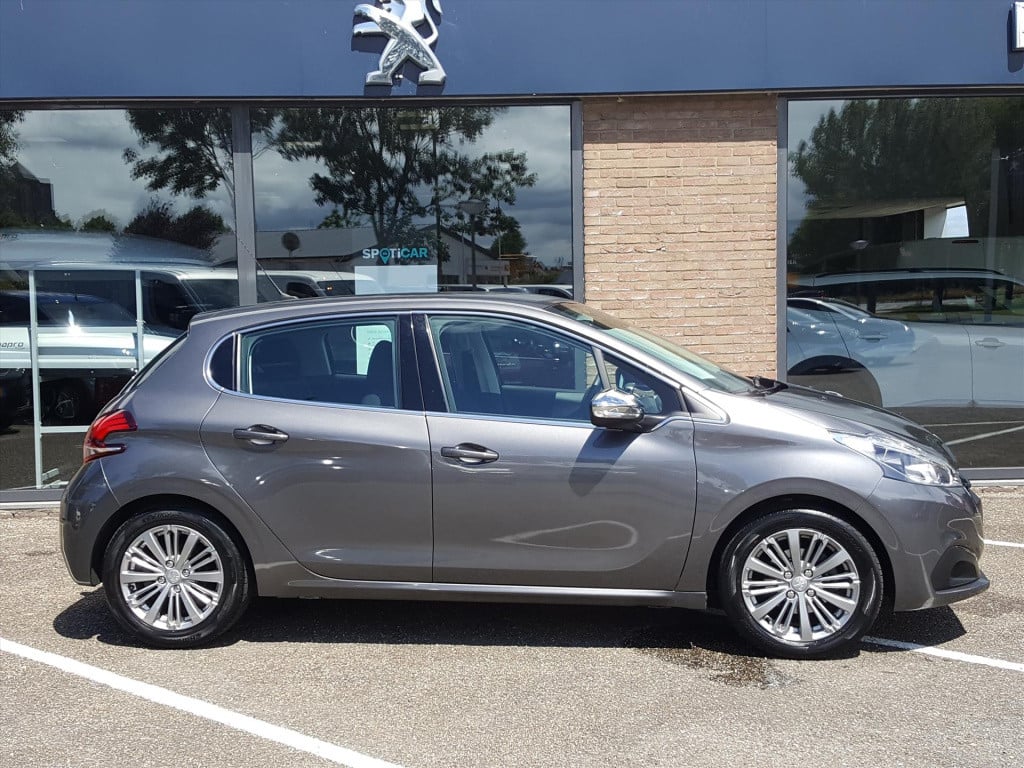 Peugeot 208 1.2 puretech 110pk 5d allure automaat6 navigatie | trekhaak | a