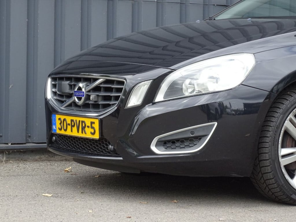 Volvo V60 2.0t momentum automaat | 200 pk | trekhaak