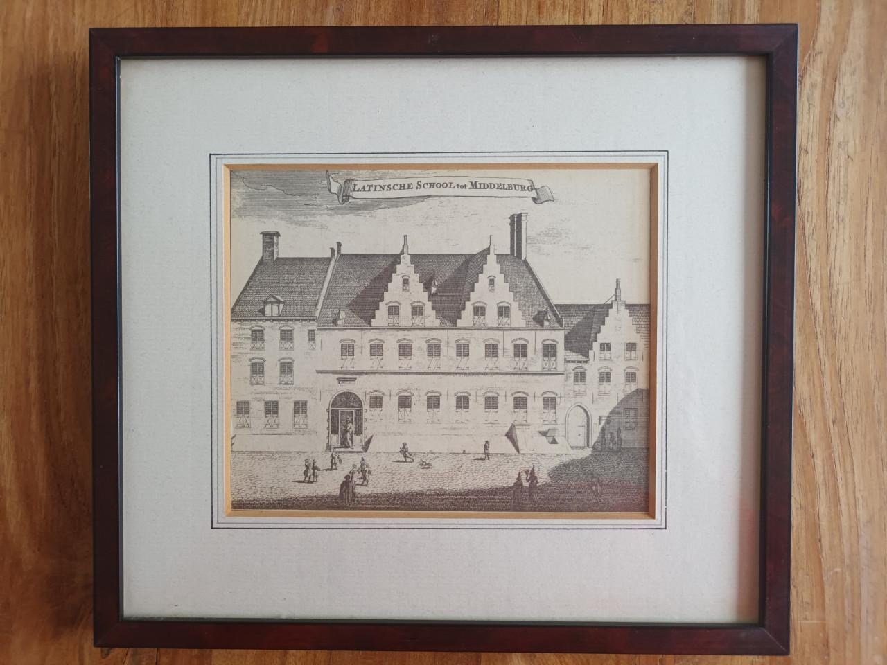 Gravure in lijst van Latinsche School te Middelburg uit 1696