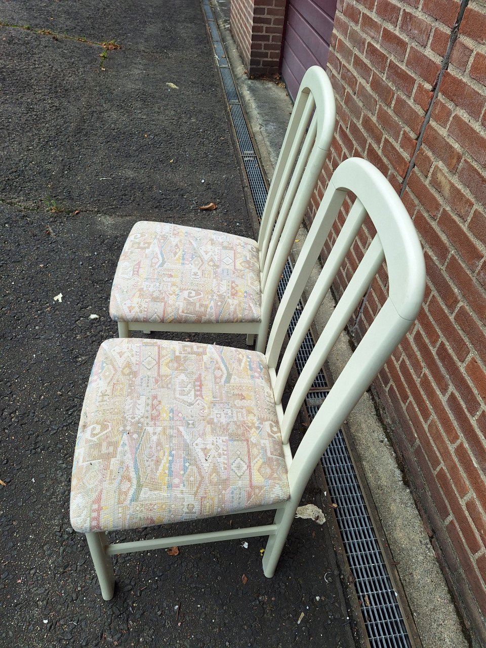 2 Witte eetkamerstoelen