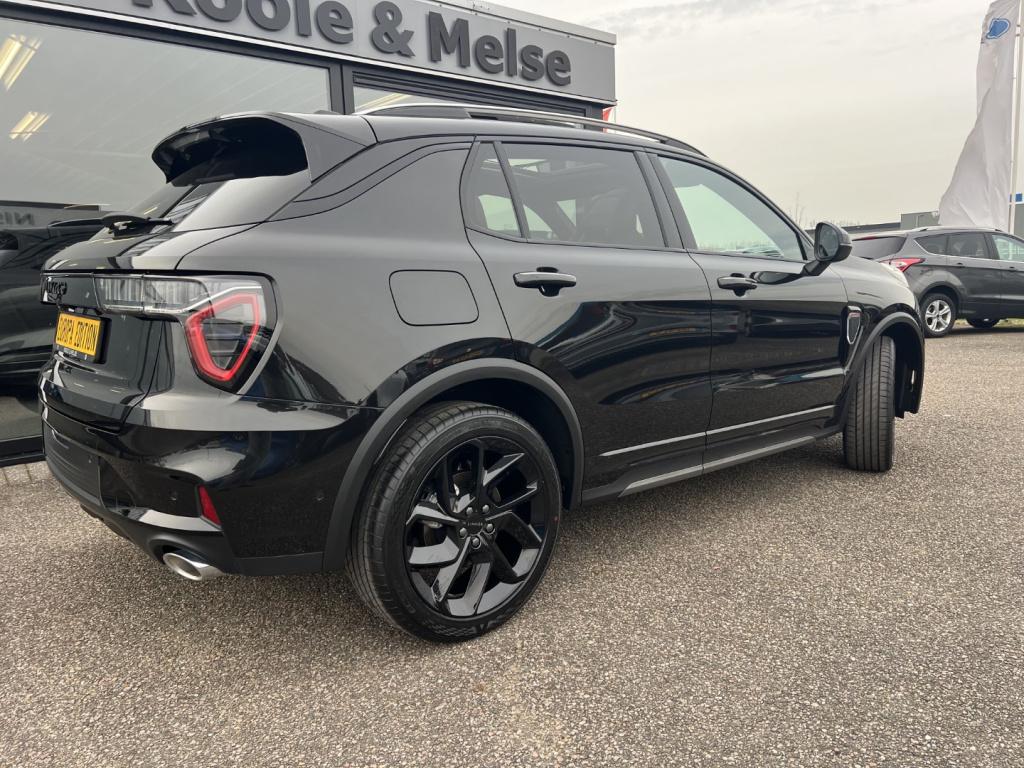 Lynk & Co 01 1.5 261pk plug in hybrid , black edition , pano dak,stuurverwa