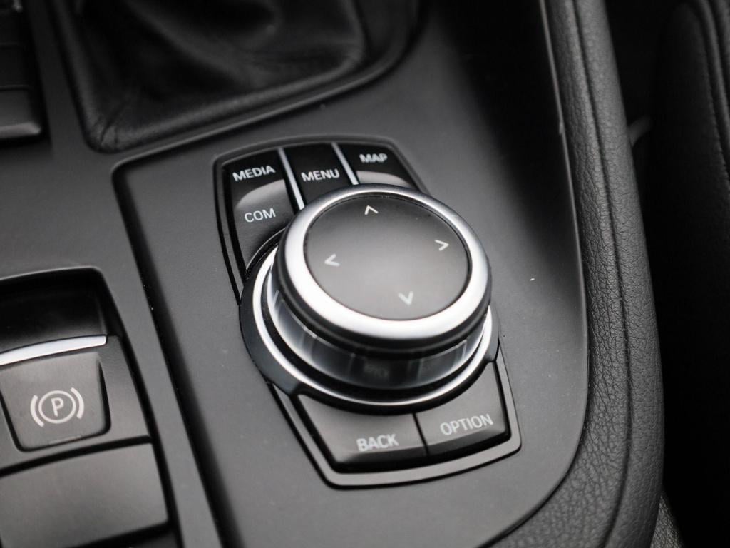 BMW X1 sdrive18i business edition plus | automaat | lmv | trekhaak | parkee