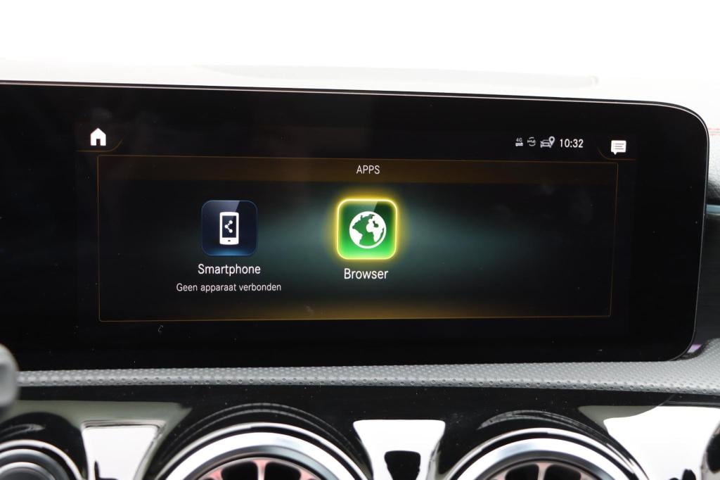 Mercedes-Benz Cla 200 amg line 163pk