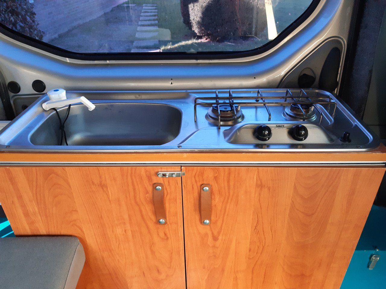 Vivaro kampeerbus