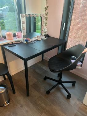 Bureau, bureaustoel & ladenkastje