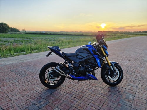 Suzuki gsx-s750