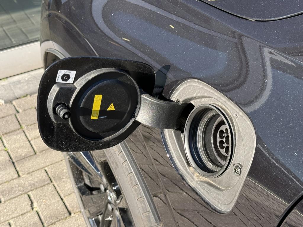 Volvo XC60 t8 455pk recharge ultra black edition| full options! luchtvering