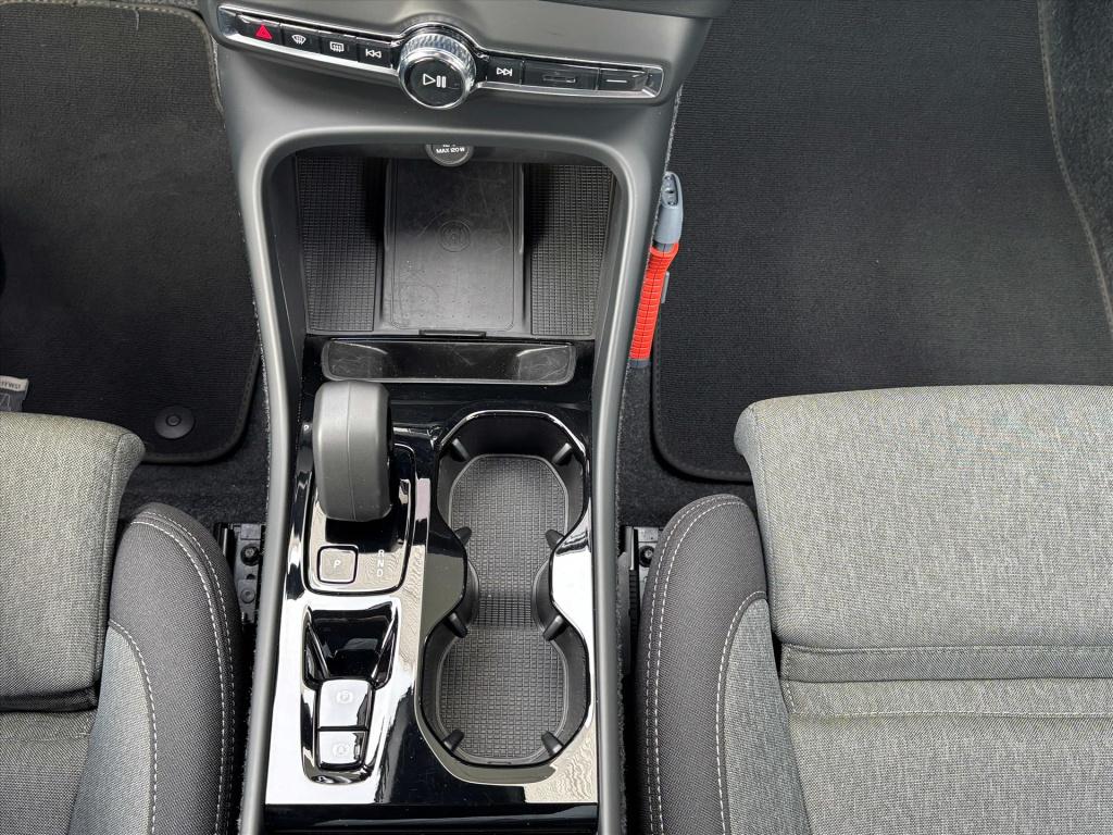 Volvo XC40 2.0 b4 b4 plus dark|stuur-stoel voorruitverwarm|blis| trekhaak| 