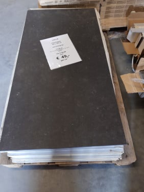3030-47 ca 12,96 m² Antraciet betonlook vloertegels,per m² van € 82,32 voor