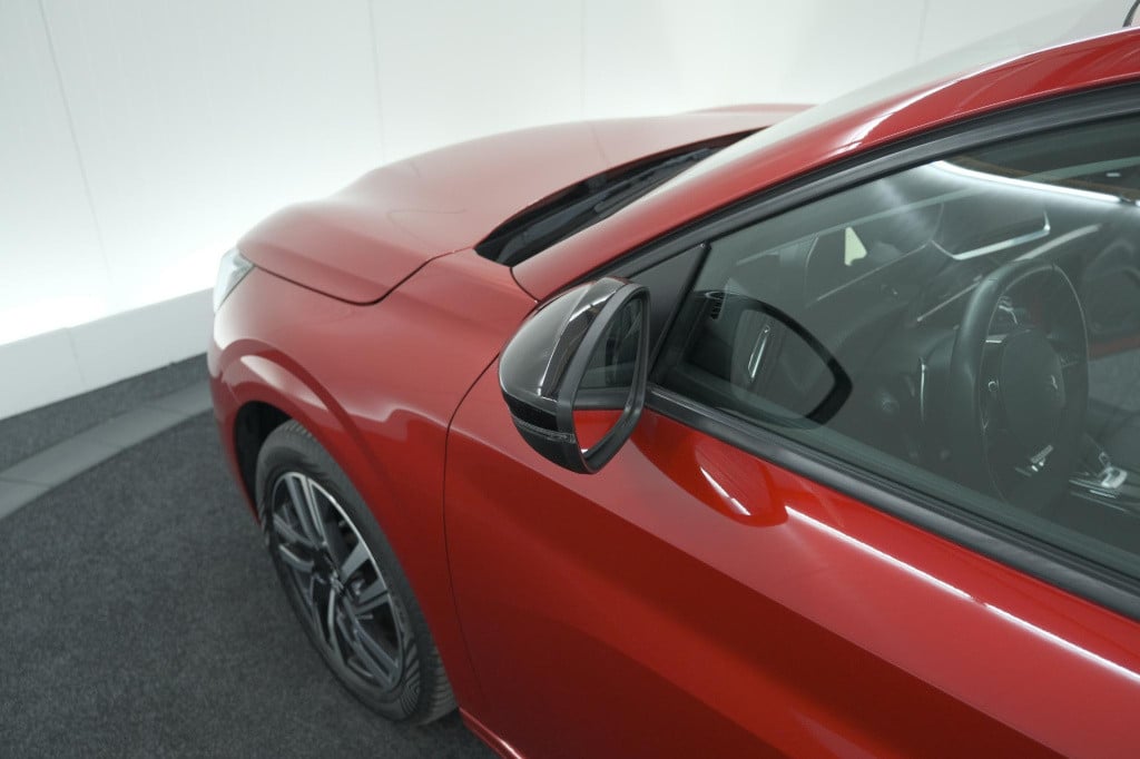 Peugeot 208 puretech 100 eat8 allure pack | camera | navigatie | apple carp