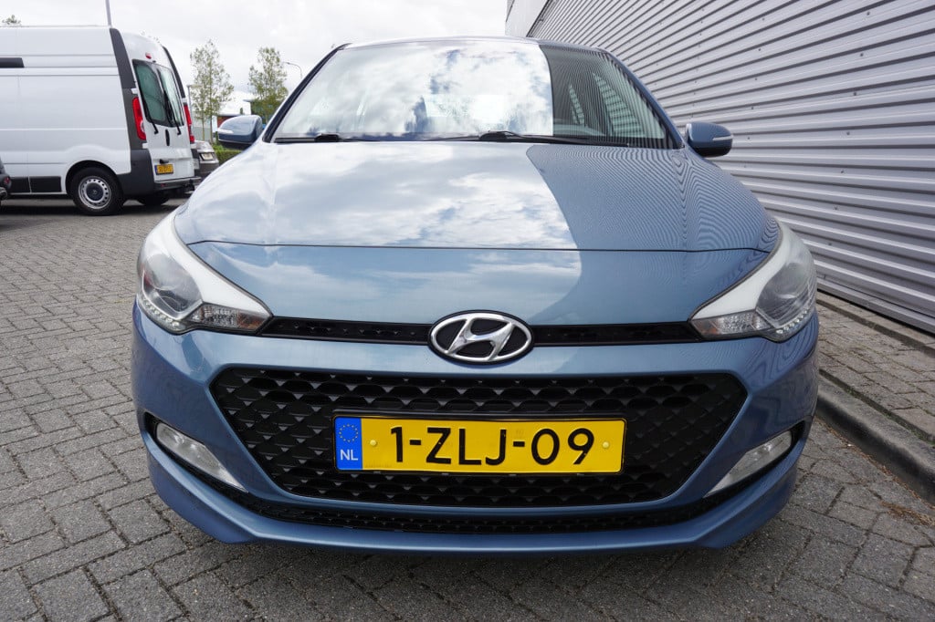 Hyundai I 20 1.2 hp i-motion airco / elektr/ ramen / cruise / lm velgen tre