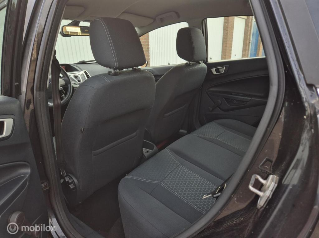 Ford Fiesta 1.25 titanium / dealeronderhouden / voorruitverwarming / stoelv