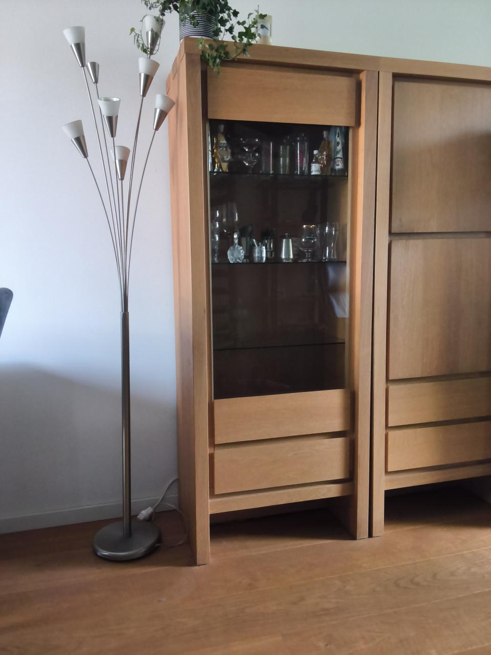 Twee hoge kasten en één tv-meubel