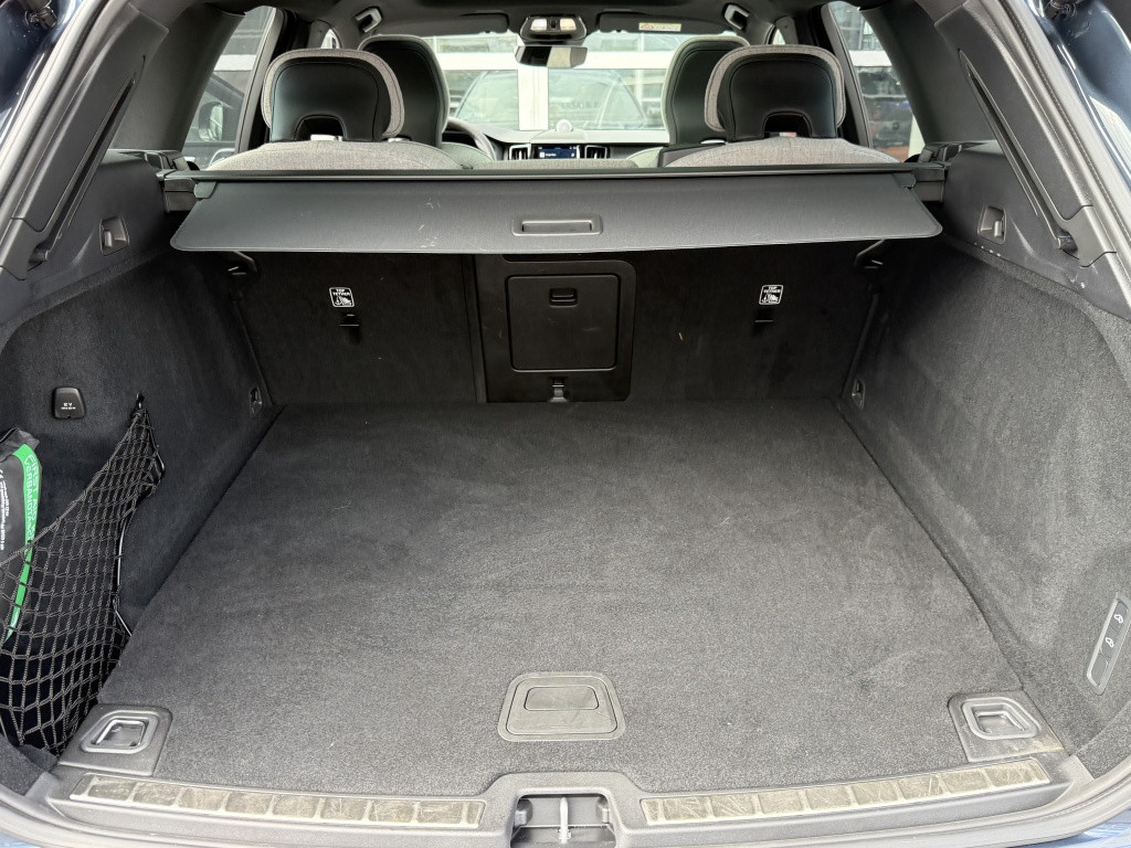 Volvo XC60 t8 455pk recharge ultra dark| full options ! luchtvering b&w sou