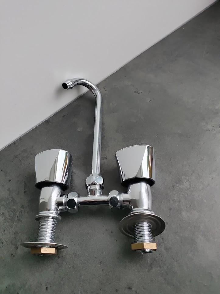 Waterkraan.  Type: MENGKRAAN met draaibare uitloop!