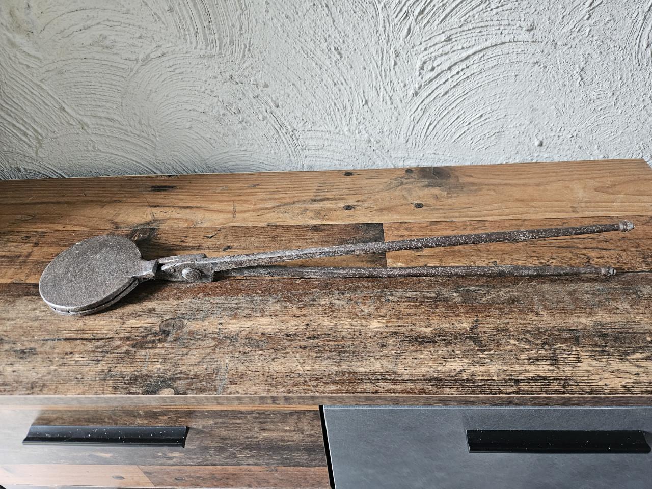 Antieke wafelijzer, gietijzer voor open vuur, unieke patroon