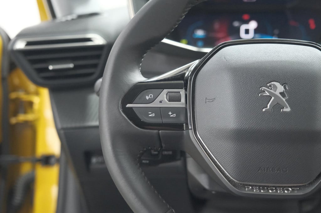 Peugeot 208 puretech 100 allure pack | adaptieve cruise control | camera | 