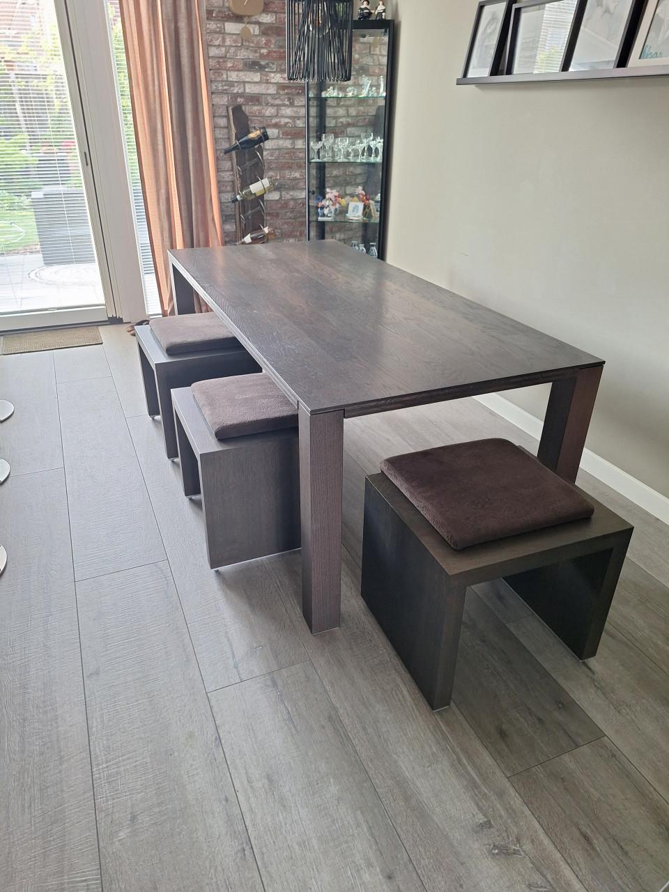 Donker eiken eettafel